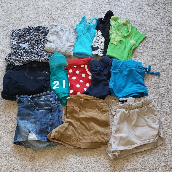 💥3 for $25💥 Women's summer shorts and tops - Picture 1 of 3